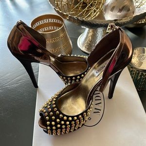 Steve Madden Black/Gold Studded Heels